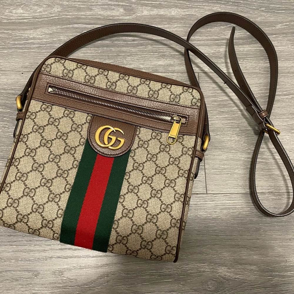 Gucci Ophidia GG supreme messenger bag. Used a few times in perfect condition.